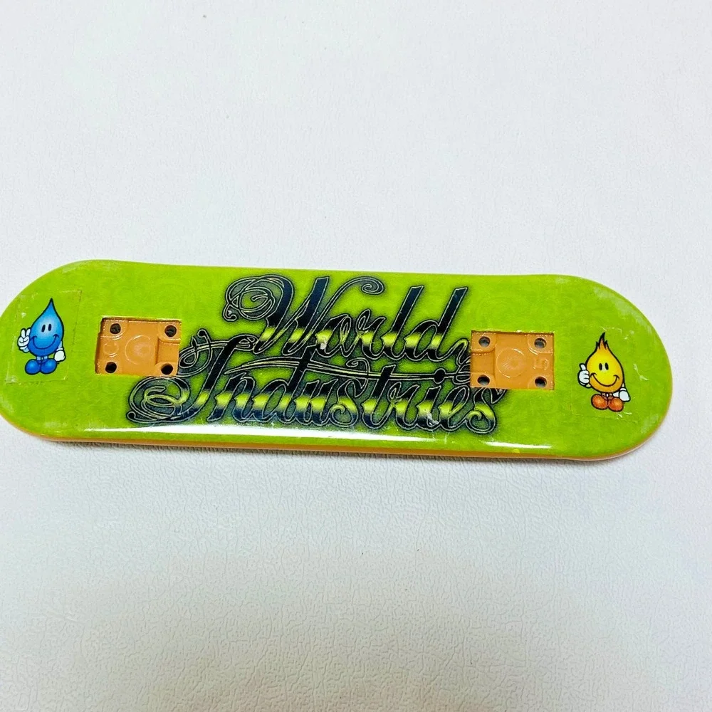 Tech Deck Vintage World Industries Lot Of 2 Decks Wheels Screwdriver Fingerboard